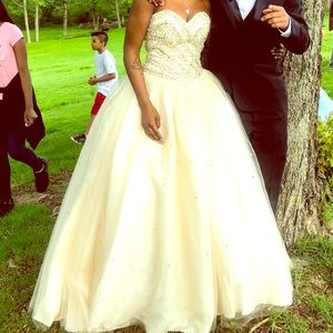 Used One-Time Prom Dress